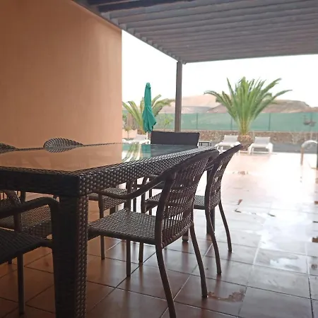 Anahi Homes Corralejo- Montana Villa